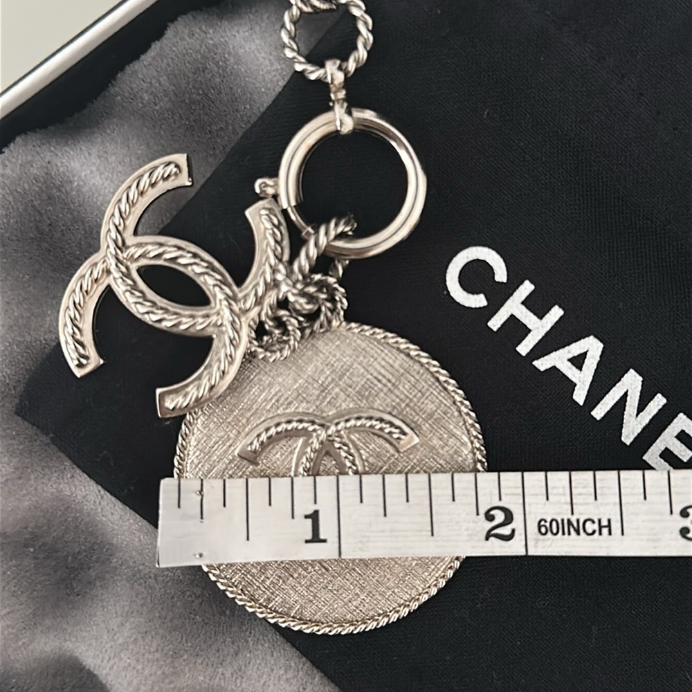 CHANEL - Picture 5 of 6